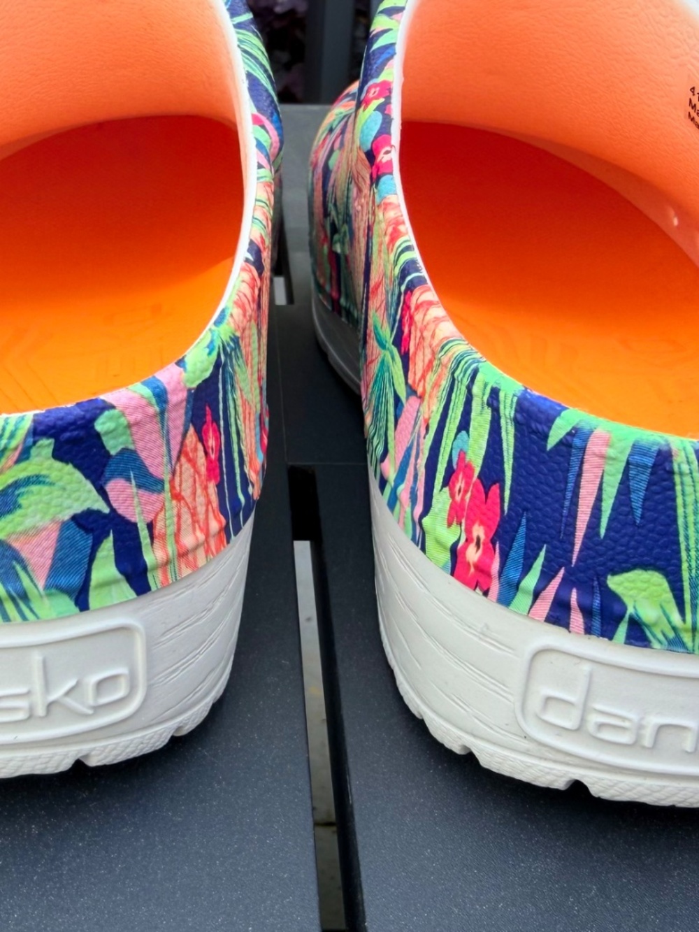 NEW!  Dansko Women's Kane Pineapples Backless Clogs:  Size 40 - Picture 7 of 16
